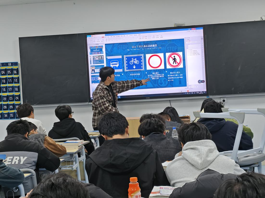 共青科技職業(yè)學(xué)院開展安全教育進課堂活動