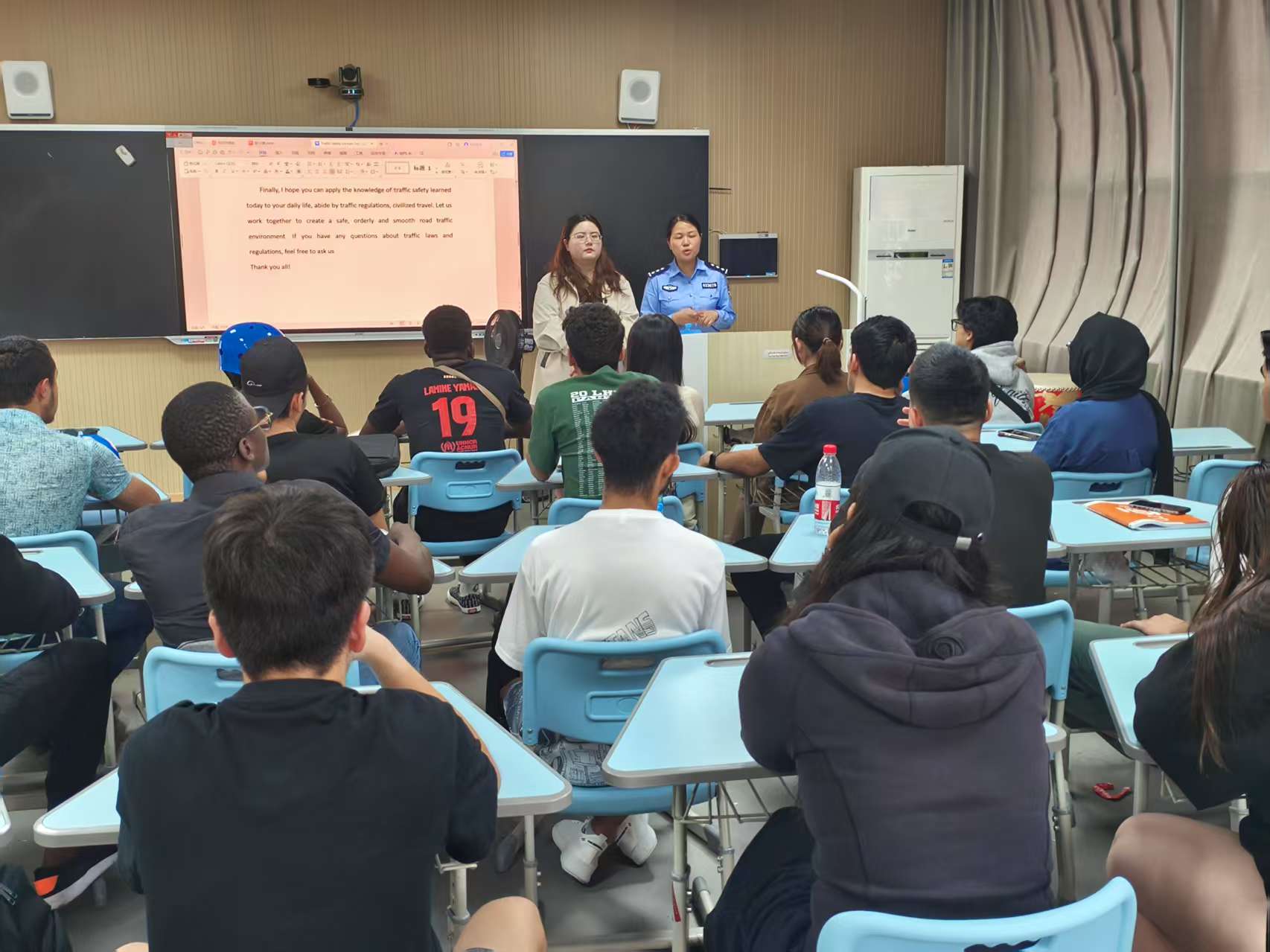 共青城市公安局為我校留學(xué)生安全宣講